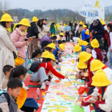 书香润童心 护苗伴成长——会同县以诗画花海为媒点亮“护苗·绿书签”文明之光