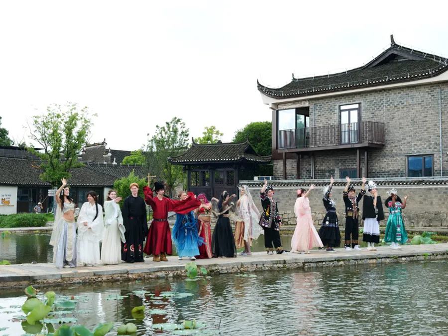 中方县：“海外网红逛湖南” 走进荆坪古村