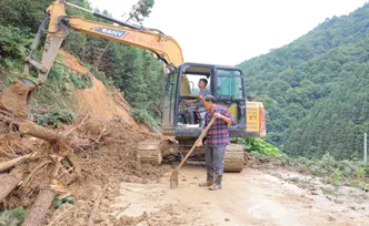跨越600公里的“双向奔赴”——湖南“挖机父子”与侗乡人民的深情交响