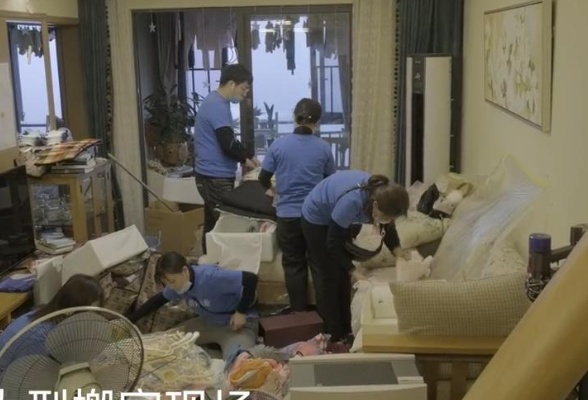 视频丨安放你堆积如山衣服和包包 整理师走红网络