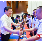 杜家毫：旗帜鲜明支持农业产业化龙头企业等各类经营主体高质量发展