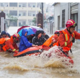 新时代应急人好样子丨江西抗洪一线 他们为群众托起洪水上的“救援之舟”