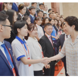 乌兰：青春心向党 建功新时代