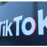 国际时评|看清美国胁迫TikTok交易背后的“现代海盗”逻辑