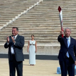 北京冬奥会火种在希腊雅典交接