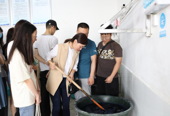 湖南工程职业技术学院采蓝传奇项目组开启非遗“溯源之旅”