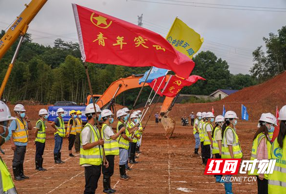 国内首座“十字型”站厅布局的高铁站配套设施长沙西动车运用所开工兴建