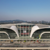 高铁开进桃花源怎能不浪漫？带你打卡落英缤纷的常德火车站