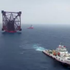 我国首次在近300米水深海域安装固定式导管架