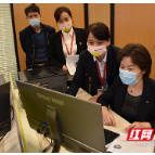 在湖南省药监局办事窗口，局长采取“模拟办”解决难点、堵点、痛点