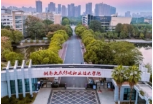 湖南大众传媒职院在第十五届全国大学生广告艺术大赛中创佳绩