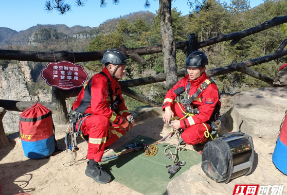 “蓝焰五年”媒体行| 张家界最美“风景”——会“飞”的天门之翼救援队