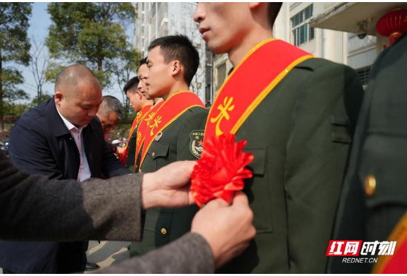 怀化市靖州县迎接首批春季退役士兵光荣返乡