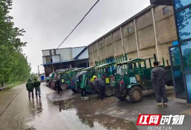 沅江：实现“一站式”免费服务 给农机系上“安全带”