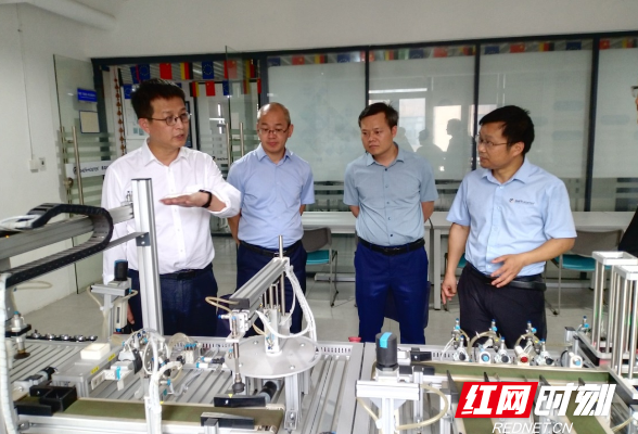 湖南机电职院校长邓奕带队参加株洲芦淞区科技创新与产业发展大会并开展访企拓岗调研