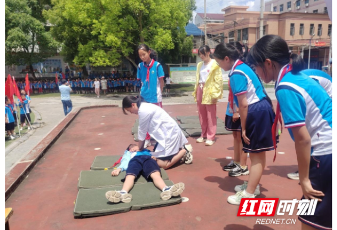 湘西州民族实验小学开展暑假前防溺水应急演练