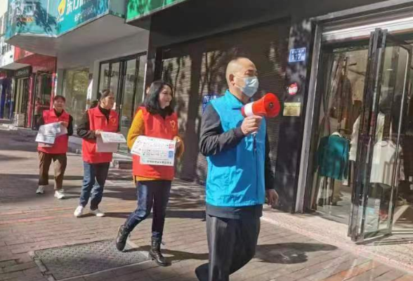 浏阳淮川街道新北社区组织小学生争当环保小卫士