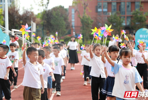 开学第一天｜旺龙小学：雷小锋，话清廉，乘风破浪向未来