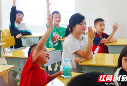 湖南信息学院学子在花垣县开展为期15天的爱心支教活动