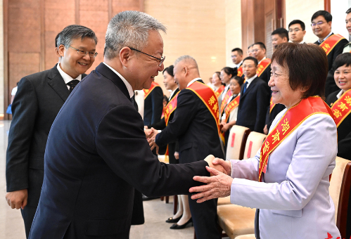湖南省庆祝第39个教师节大会在长沙举行 沈晓明会见优秀教师代表 李殿勋出席