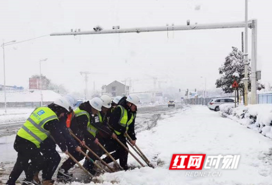 组图｜浴“雪”奋战  暖心护行