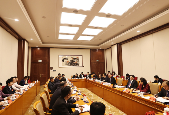 湖南代表团举行分组会议 审议三个决议草案
