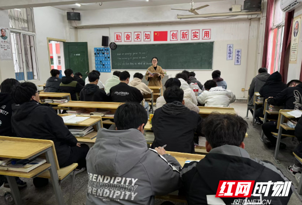 教师风采丨谌霞：在教书育人热土上，带着爱心走向学生