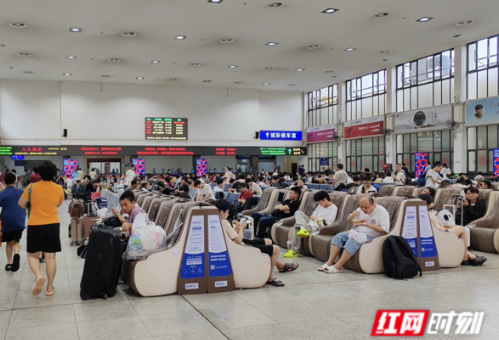 湖南多地暴雨 广铁集团全力防汛抗洪保安全