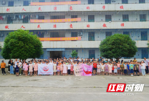 南华大学联合公益组织和地方政府，举办乡村公益夏令营