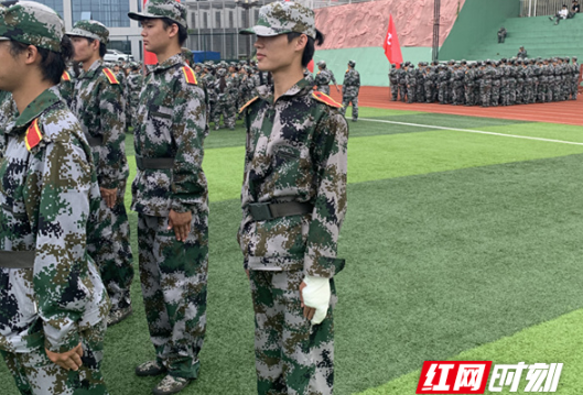 湖南信息学院军训新生的坚韧与执着，是青春最美的注脚