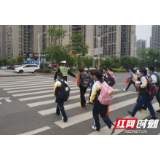 邵阳交警全力以赴服务复学复课