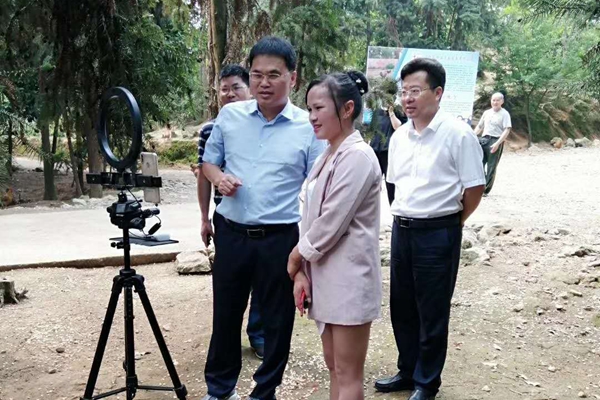 湖南省扶贫办赴洞口县竹市镇调研产业扶贫工作