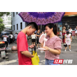 考场上你们乘风破浪 考场外我们默默守候