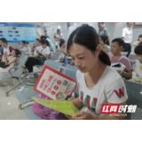 邵阳:“家门口”招聘会 提供1500多个增收好岗位