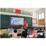 湘中幼专科教下乡，情暖苗寨留守儿童