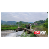 邵东:火厂坪镇开展河长制巡河防溺水工作