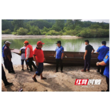 新宁县金石镇开展“三无”船舶销毁行动