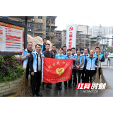 邵阳市商务局走进社区开展志愿服务活动