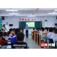 筑牢安全防线!隆回交警开展“交通安全进校园”系列活动
