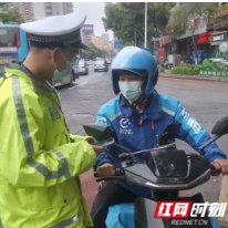 大祥交警持续开展电动车专项违法整治行动