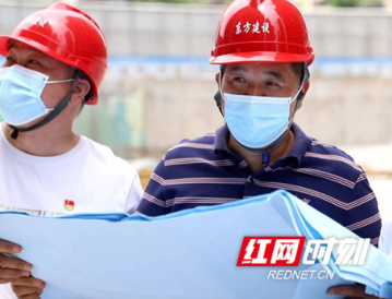 邵阳市住建局：把支部建在项目上，让党旗飘在工地上
