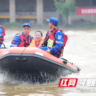 洞口县举行防汛救灾应急救援军地联合演练