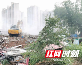 持续推进！大祥区火车南站街道祭旗坡社区又一自建危房被拆除