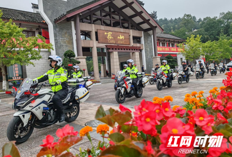 铁骑出征护平安！新宁启动公安交警“崀山铁骑”警务实战应用
