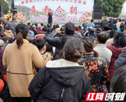 新邵：元旦汇演进社区 群众在家门口畅享文化盛宴