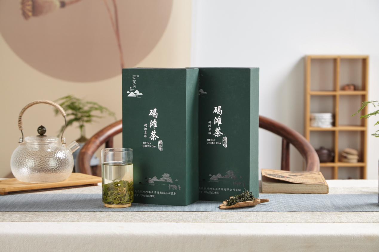 碣滩茶产于中国湖南省怀化市沅陵县,北纬28-30度的中国黄金产茶带,因