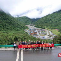 “画里山南”五省市艺术家采风隆子县、加查县 以画为语讲玉麦故事