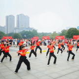 2025“全民健身挑战日”岳阳站吸引千余名爱好者南湖畔燃动活力