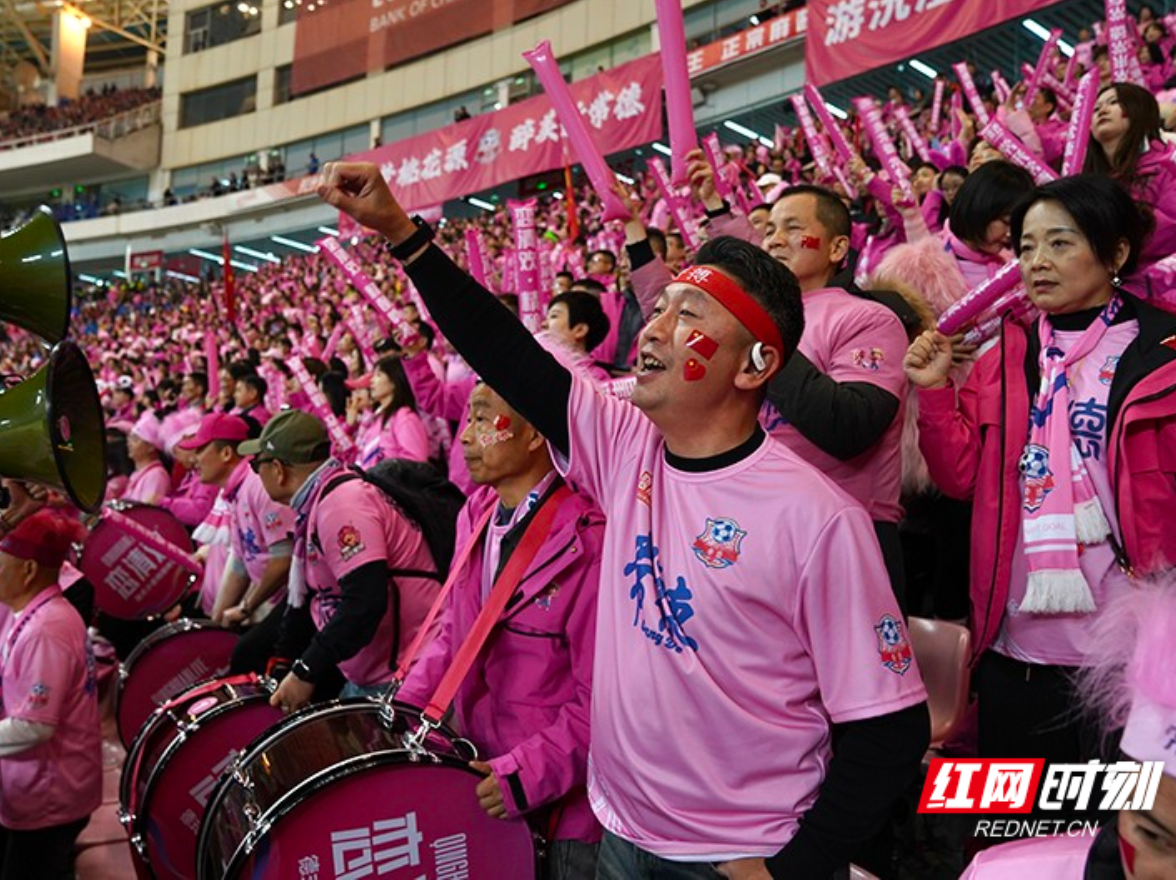 特写｜错失冠军，常德球迷不离不弃 “别哭！明年再战！”