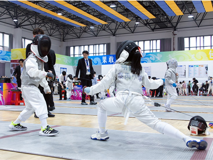 长沙市雨花区第八届中小学生击剑比赛开赛